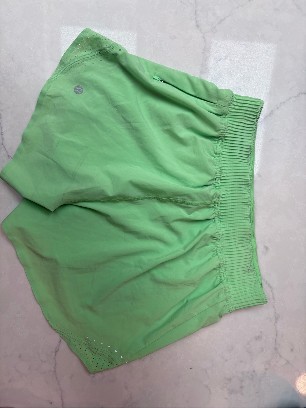 Lululemon hotty hot 4” special edition - scream Green light, size 4